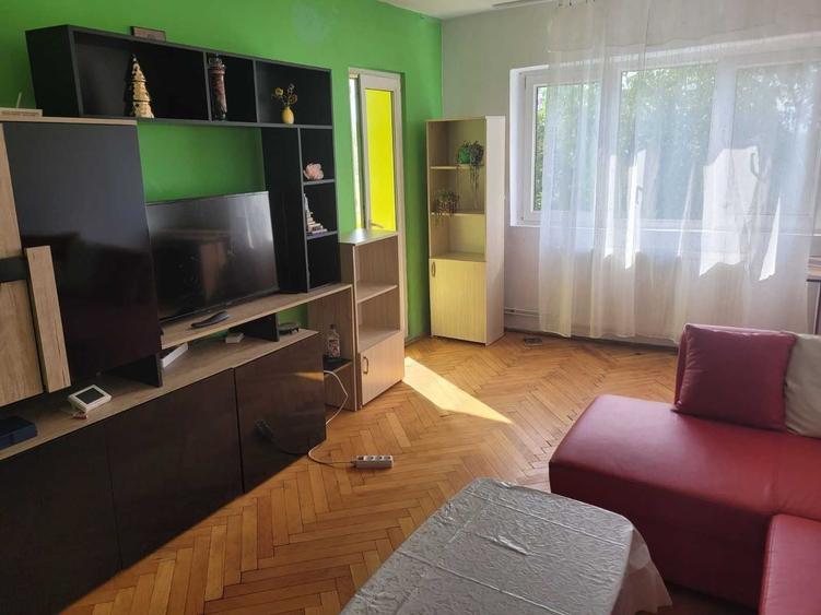 Apartament cu 3 camere decomandat în Aradului