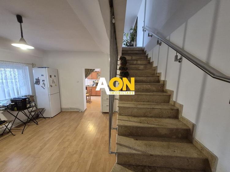 Casă individuală cu 4 camere cu Canalizare în Central