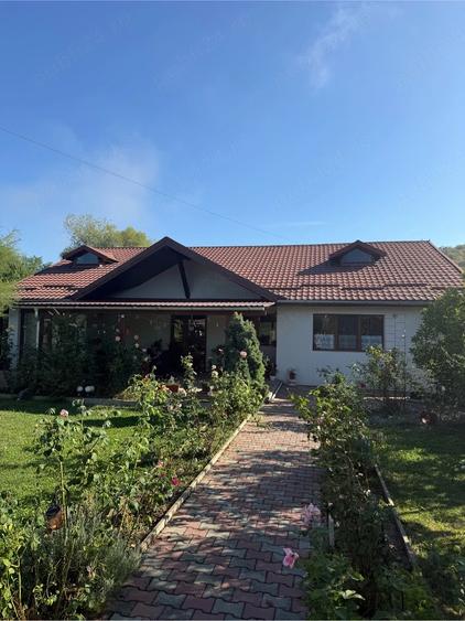 Casă cu 2 camere cu Teren 1300 Mp în Săcălaia