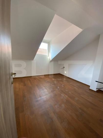 Apartament cu 5 camere decomandat, mobilat în Decebal