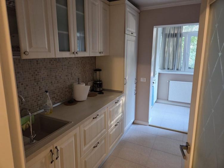 Apartament cu 3 camere decomandat în Rahova
