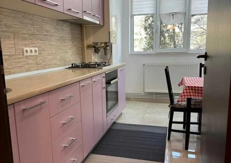 Apartament cu 3 camere semidecomandat în Mazepa 1