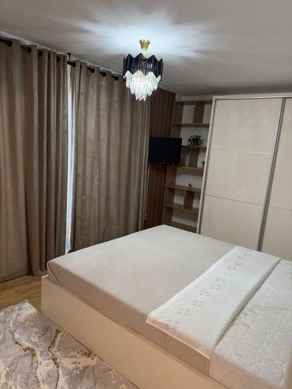 Apartament cu 3 camere decomandat în Exterior Vest
