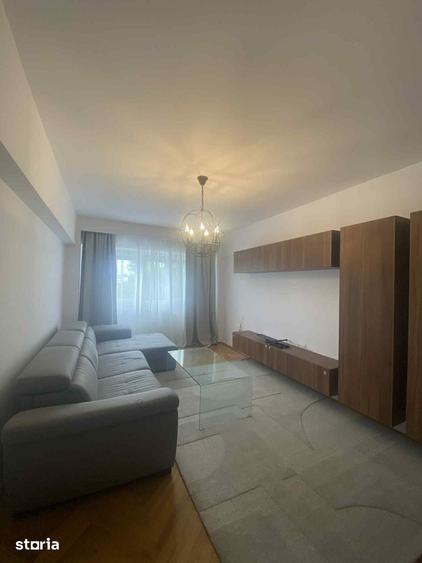 Apartament cu 4 camere decomandat în Soarelui