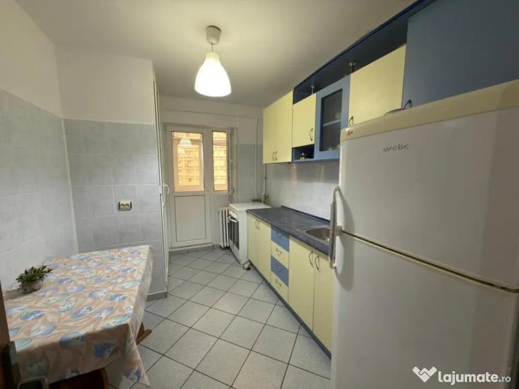 Apartament cu 4 camere decomandat în Central