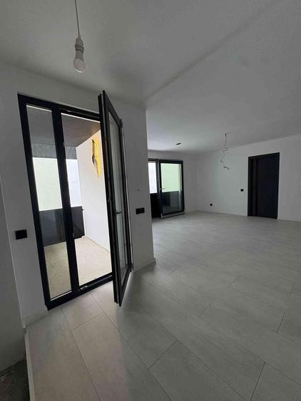 Casă cu 5 camere cu Teren 180 Mp în Tineretului