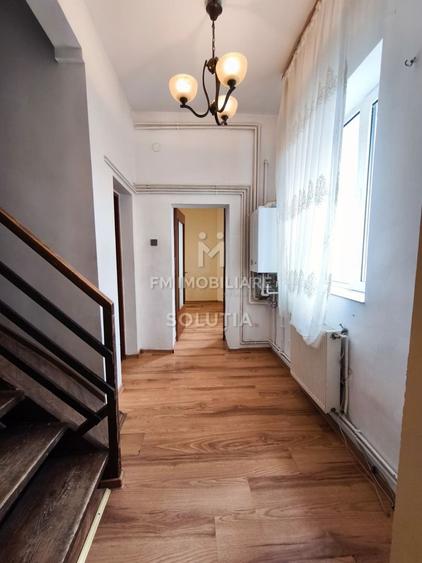 Apartament cu 4 camere semidecomandat în Orașul Vechi