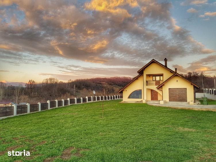 Casă cu 3 camere cu Teren 3000 Mp în Slătioara