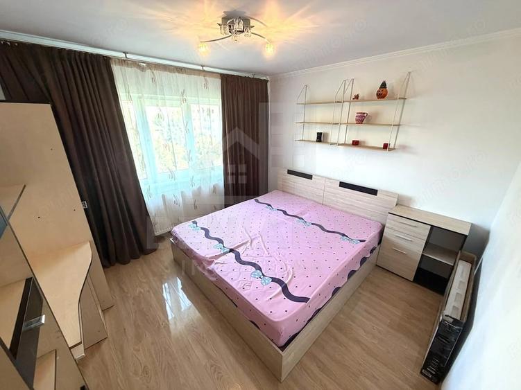 Apartament cu 3 camere decomandat în Rovine