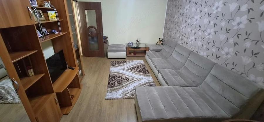 Apartament cu 3 camere decomandat în Prundu