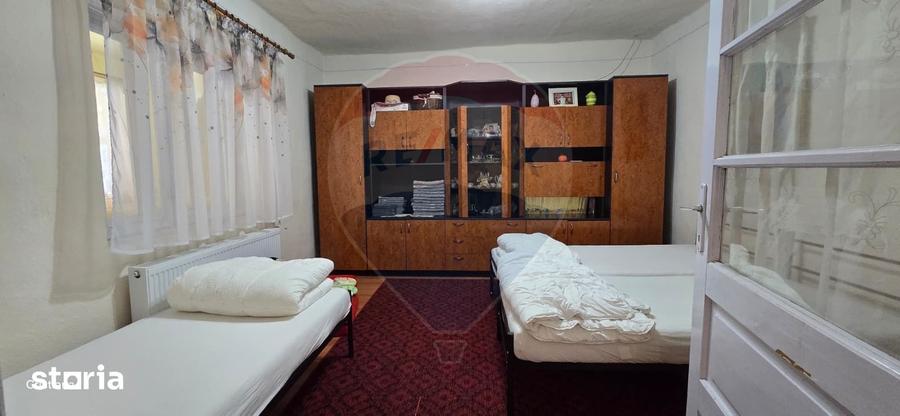 Casă cu 5 camere cu Teren 1076 Mp în Central