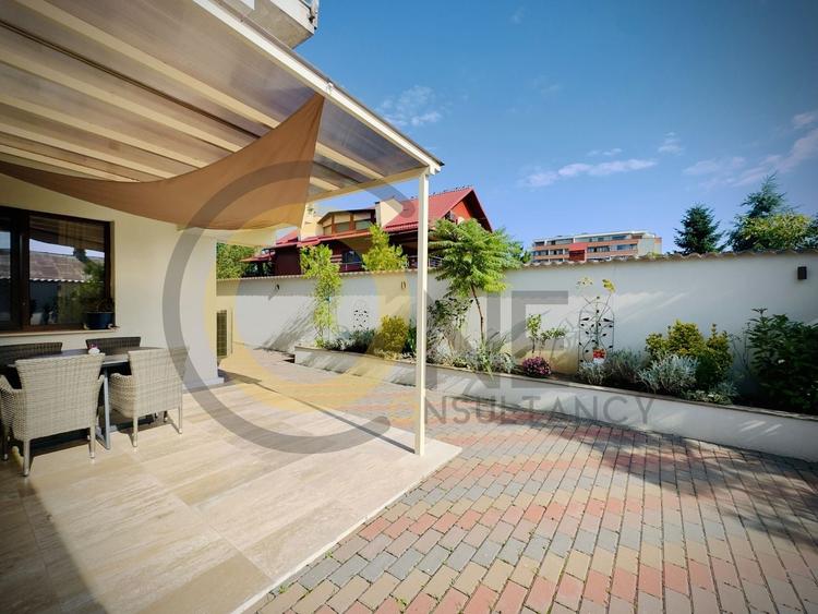 Apartament cu 5 camere decomandat, mobilat în Băneasa