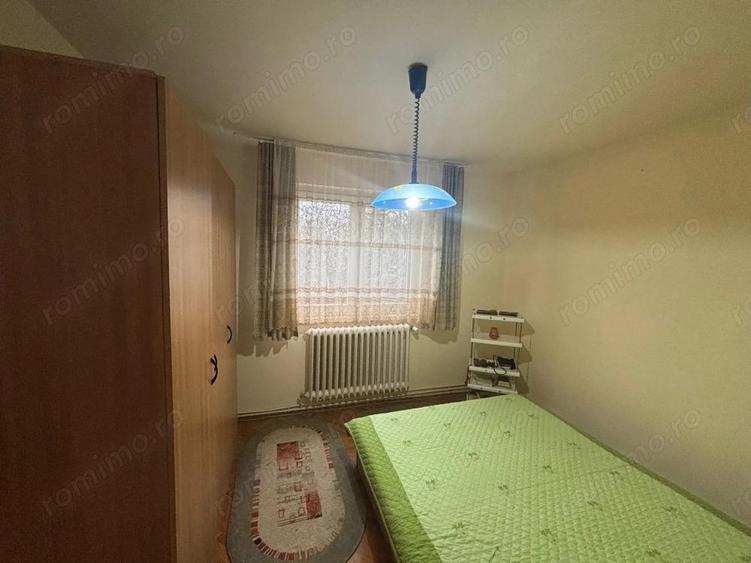 Apartament cu 3 camere semidecomandat în Dâmbu Pietros