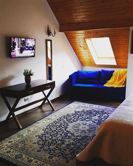 Casă cu 8 camere cu Teren 1200 Mp în Moroieni