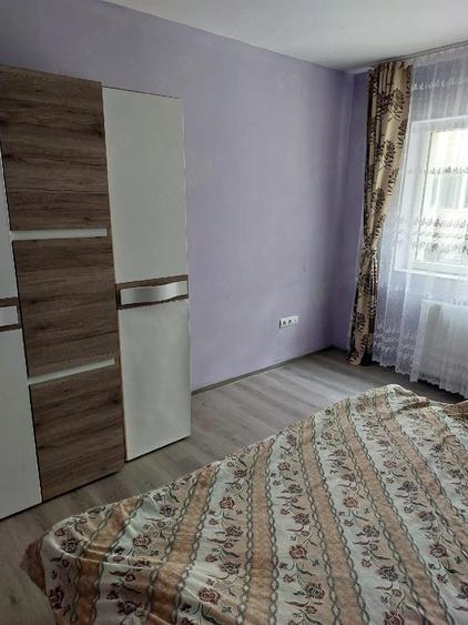 Apartament cu 3 camere decomandat în Florești