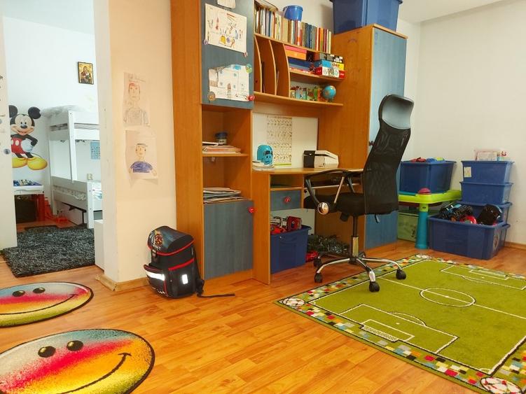 Apartament cu 4 camere decomandat în Central
