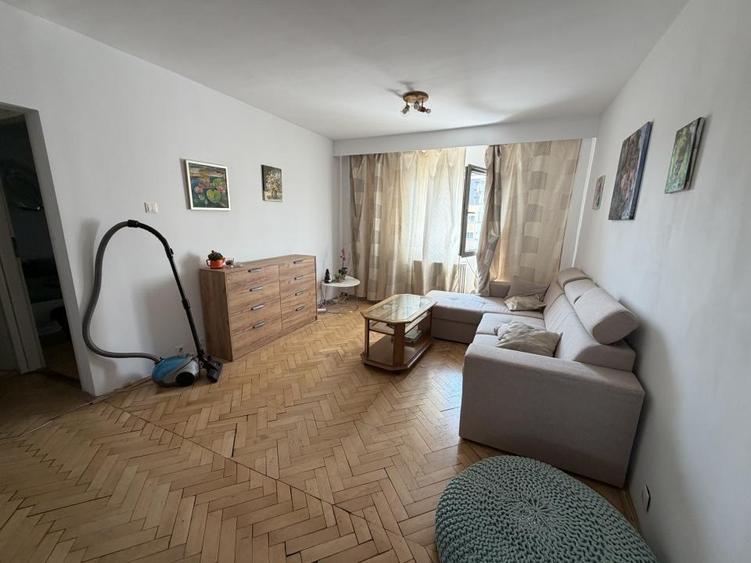 Apartament cu 4 camere semidecomandat, mobilat în Mărăști