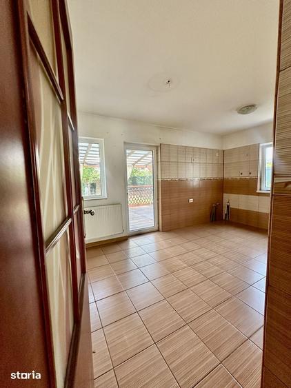 Casă cu 5 camere cu Teren 700 Mp în Titan