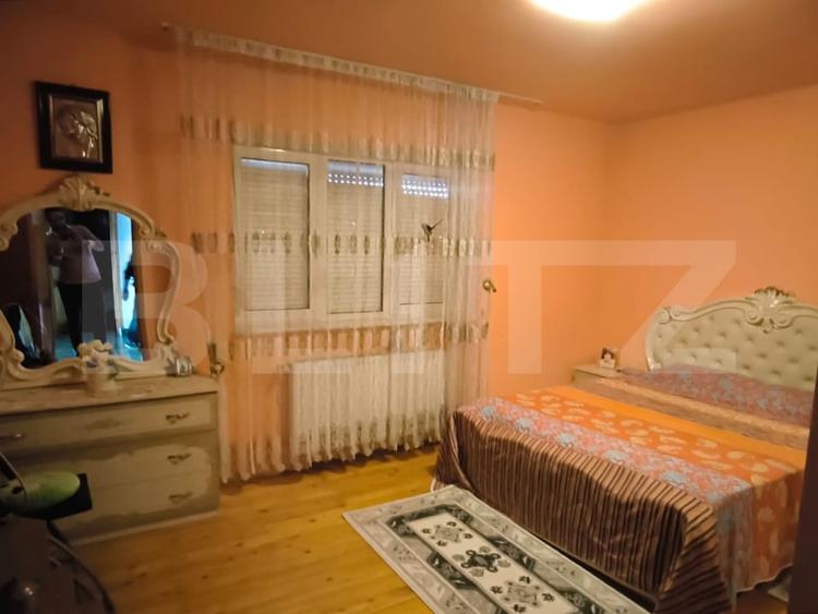Casă individuală cu 7 camere cu Canalizare în Sud