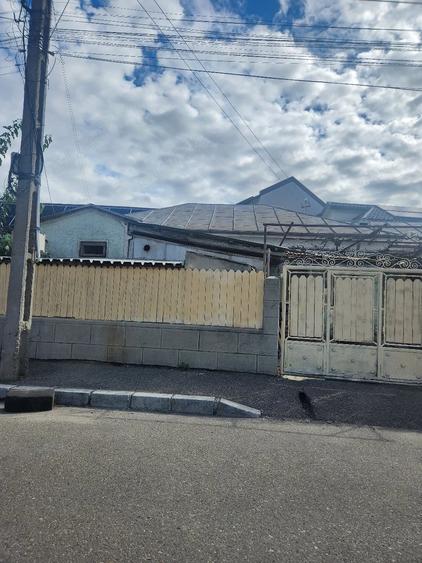 Casă cu 4 camere cu Teren 200 Mp în Central
