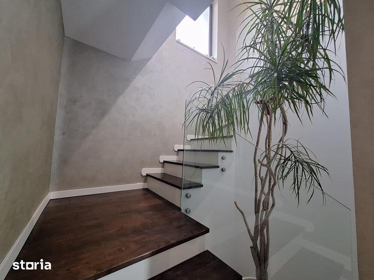 Casă cu 4 camere cu Teren 1400 Mp în Central