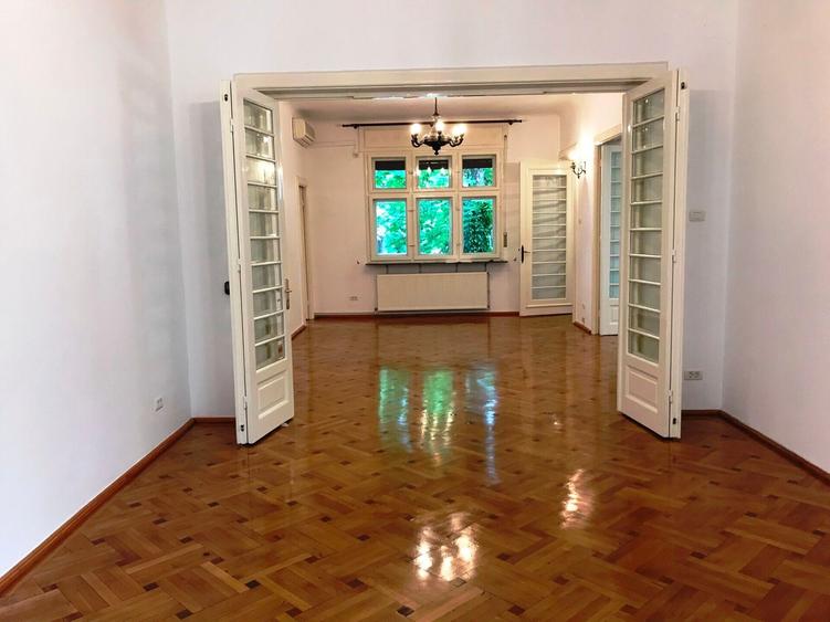 Apartament cu 6 camere semidecomandat în Dorobanți