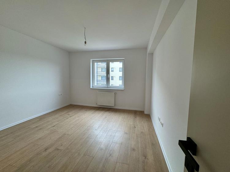 Apartament cu 3 camere decomandat, mobilat în Tractorul