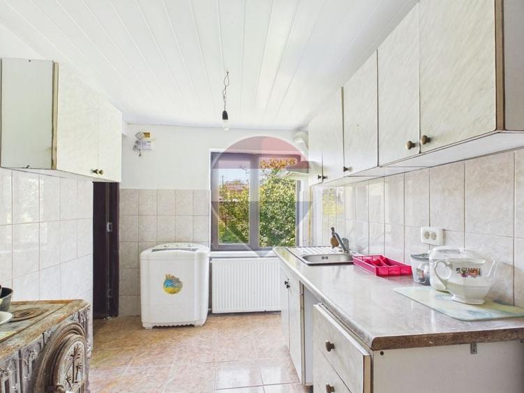 Casă individuală cu 5 camere cu Teren 1684 Mp în Pucioasa-Sat