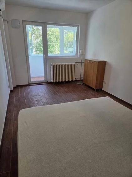 Garsonieră semidecomandată în Titan