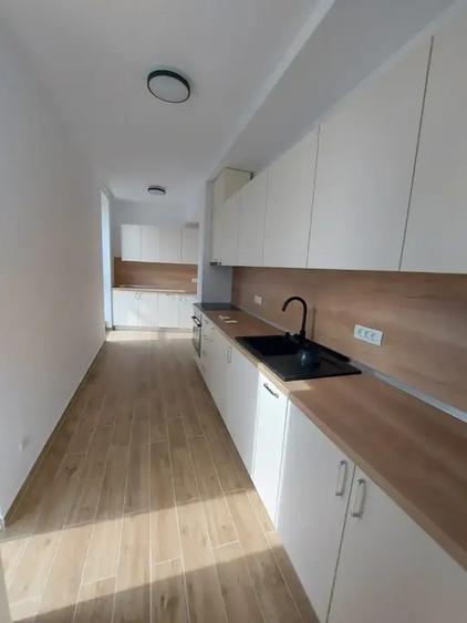 Apartament cu 4 camere decomandat, mobilat în Armeneasca