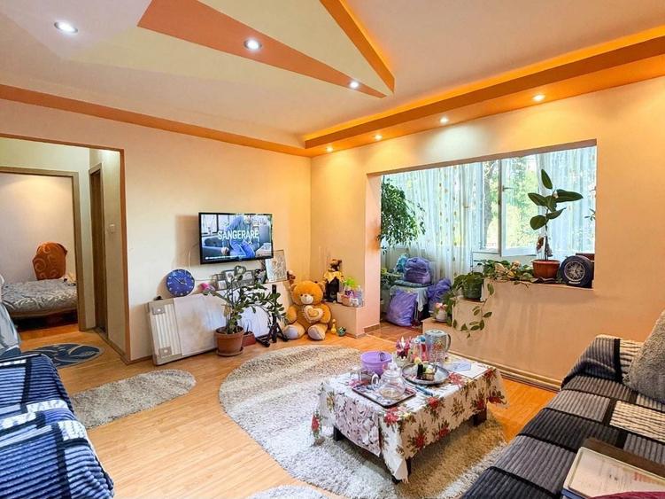 Apartament cu 3 camere semidecomandat în Șagului
