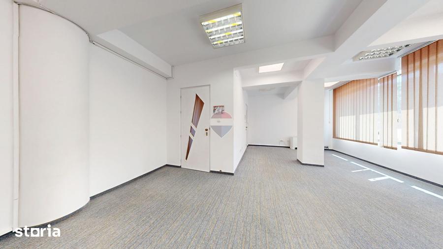 Spațiu comercial, de 31 mp, în Centrul Civic
