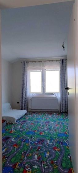 Apartament cu 4 camere decomandat, mobilat în Sânnicoară