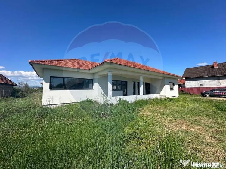 Casă cu 4 camere cu Teren 718 Mp în Lăpuș