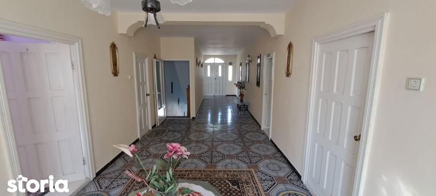 Casă cu Teren 731 Mp în Sud