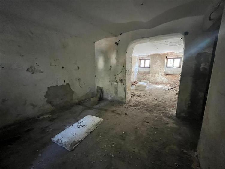 Apartament cu 3 camere nedecomandat în Central