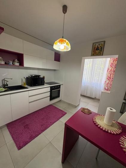 Apartament cu 3 camere decomandat, mobilat în Ultracentral