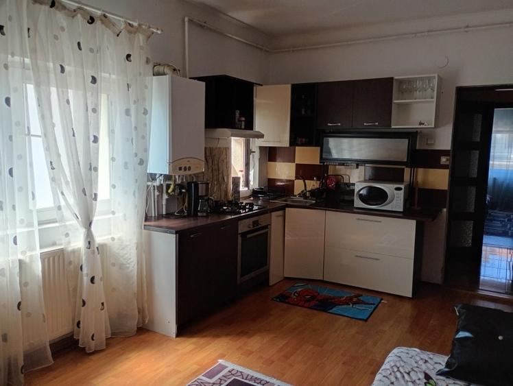 Apartament cu 2 camere decomandat în Florești