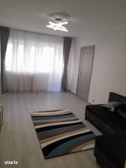 Apartament cu 3 camere în Tineretului