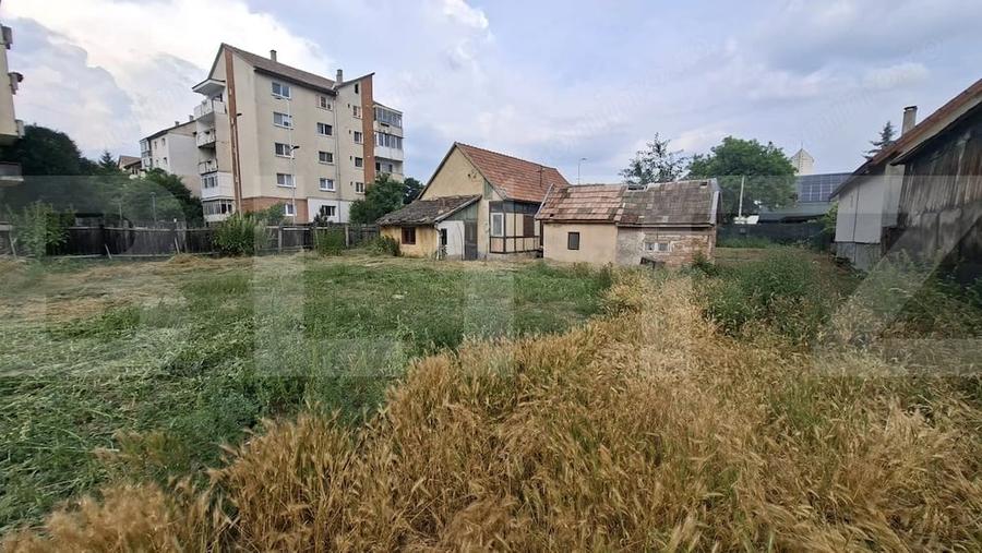Casă cu Teren 1070 Mp în Central