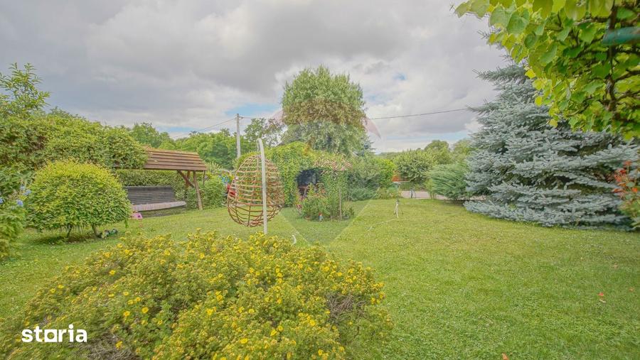 Casă cu 7 camere cu Teren 800 Mp în Purcăreni