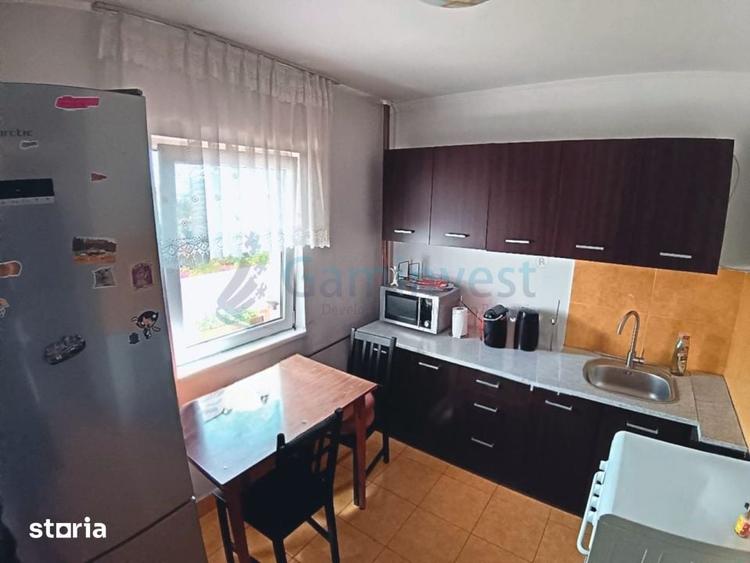 Apartament cu 3 camere decomandat în Salca