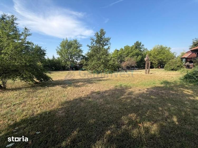 Casă cu 4 camere cu Teren 2882 Mp în Central