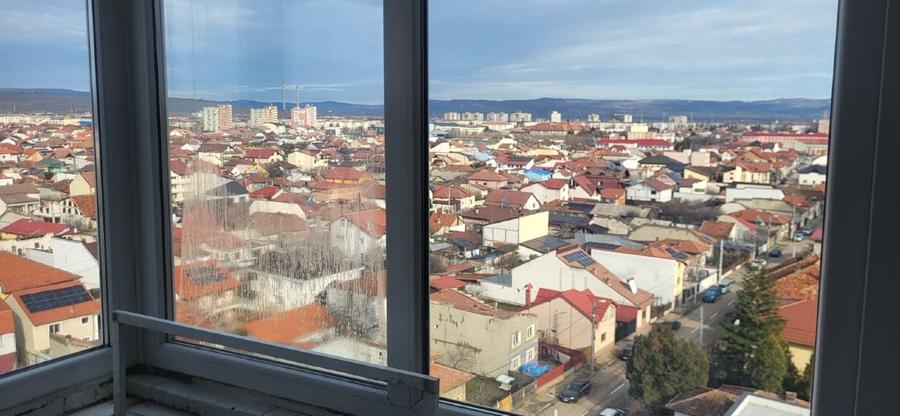 Apartament cu 3 camere in zona buna Decomandat 64 mp - 1