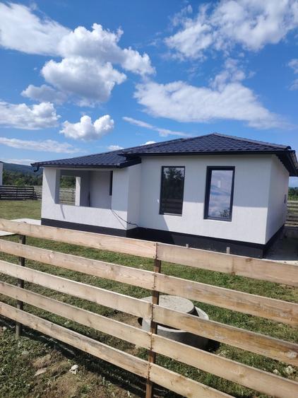 Casă cu 3 camere în Colibași