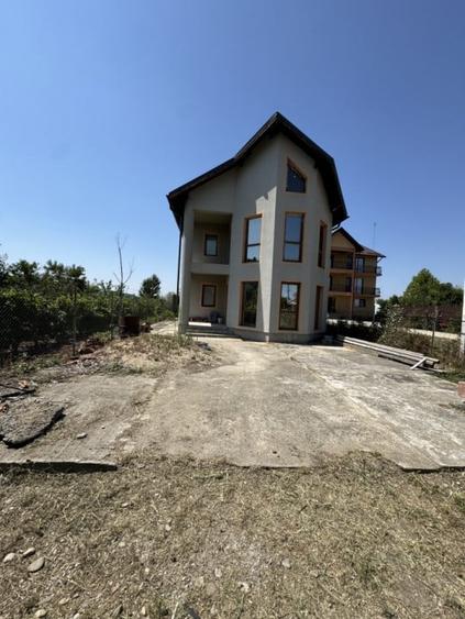 Casă individuală cu 7 camere cu Teren 2274 Mp în Târgșoru Vechi