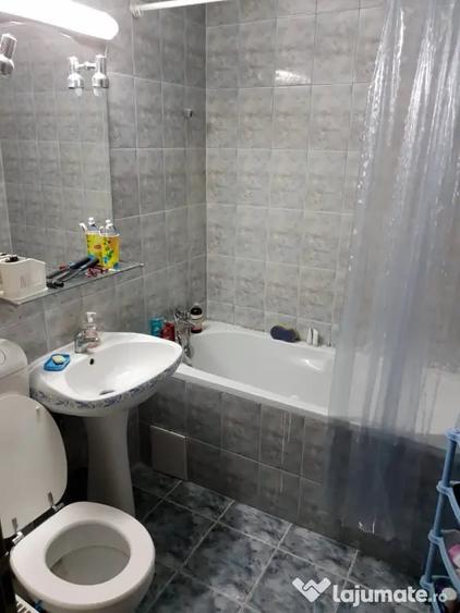 Apartament cu 2 camere semidecomandat în Cazino