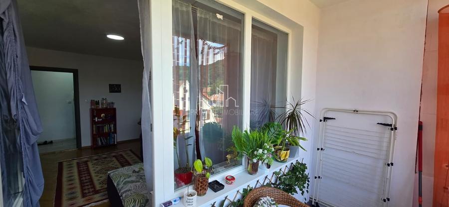 Apartament cu 2 camere decomandat în Est