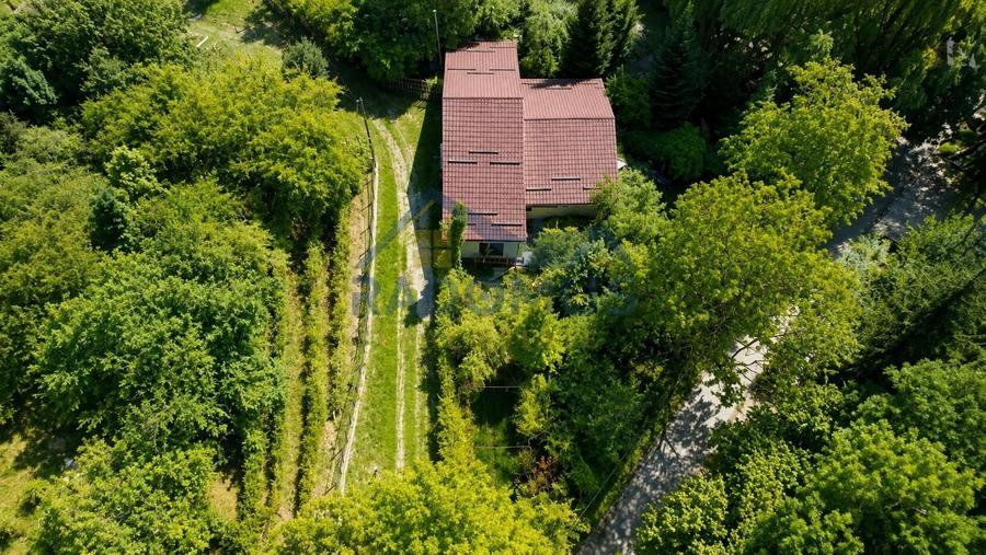 Casă individuală cu 10 camere cu Canalizare în Breaza de Sus