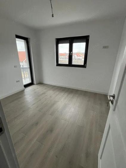Vand duplex la cheie - suprafa?a utila este de 110 m2 , 3 dormitoare - 5